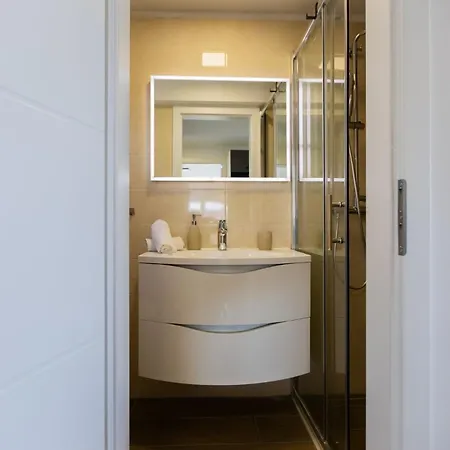 Luxury Jacuzzi Апартаменты Сплит